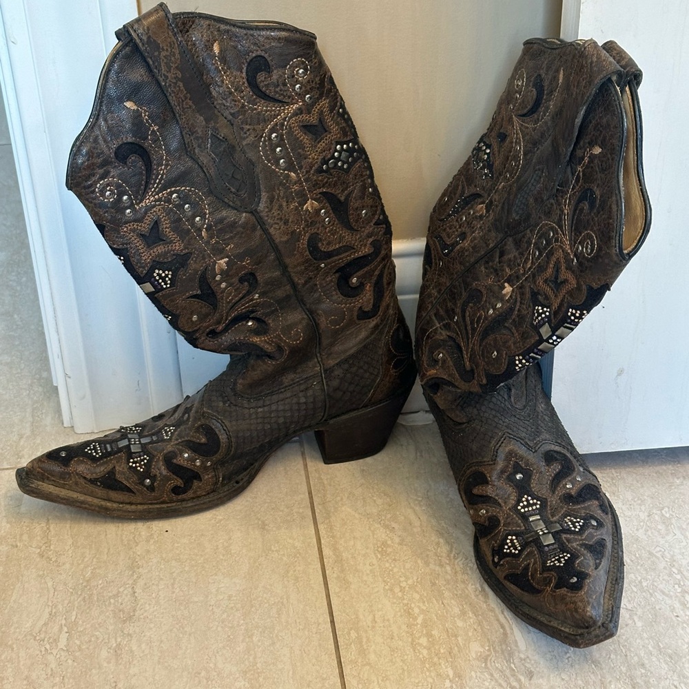 Authentic Cowboy boots!